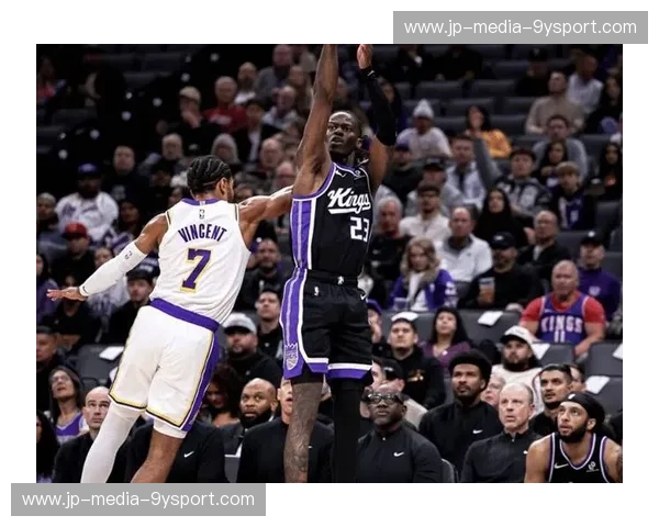 绝代双骄的世纪回响：当紫金军团遇上波士顿绿魂，谁才是NBA的永恒图腾？